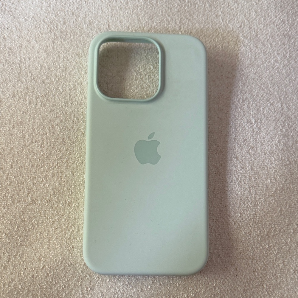 Apple iPhone 15 Pro silicone case with mag safe — soft mint RARE